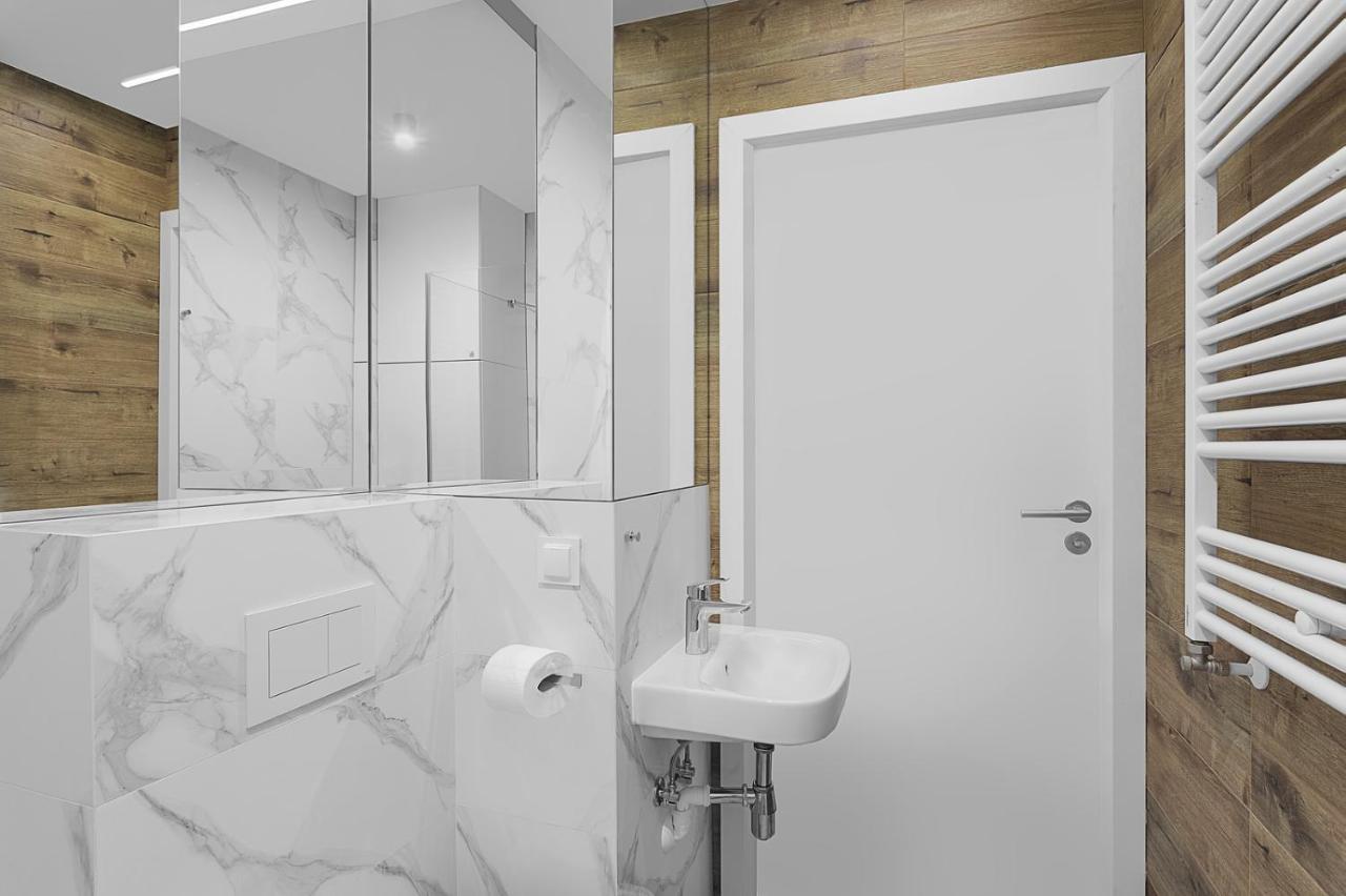 Enes Apartments Legnicka Street A Wroclaw Bagian luar foto